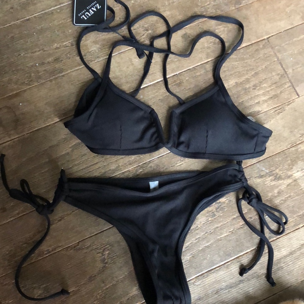 Black bikini